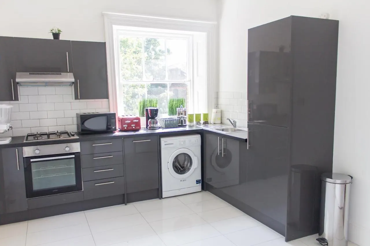 Mansion House With Spacious Apartments Close To Excel London And Canarywharf