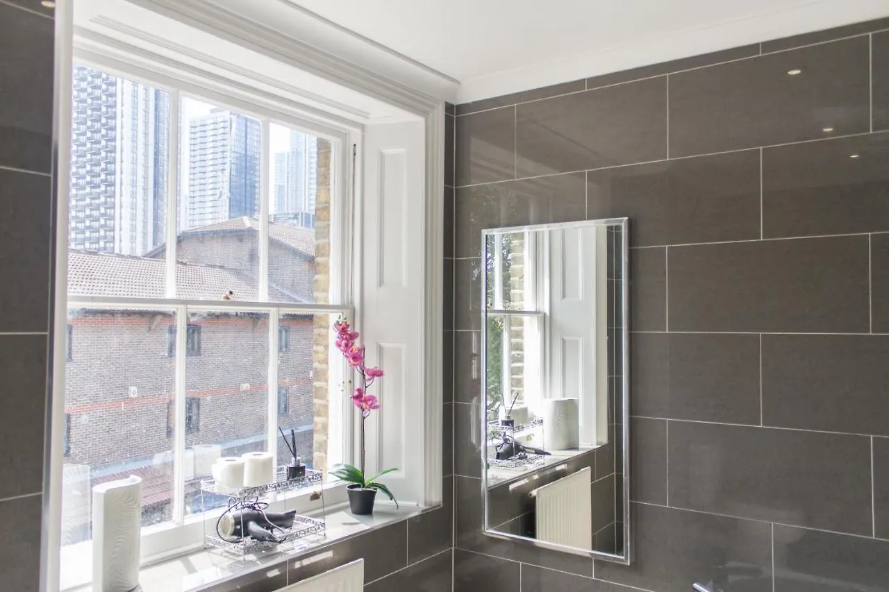 Mansion House With Spacious Apartments Close To Excel London And Canarywharf