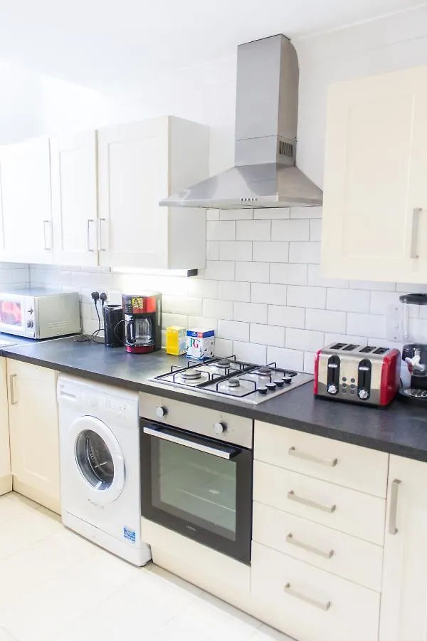 Mansion House With Spacious Apartments Close To Excel London And Canarywharf