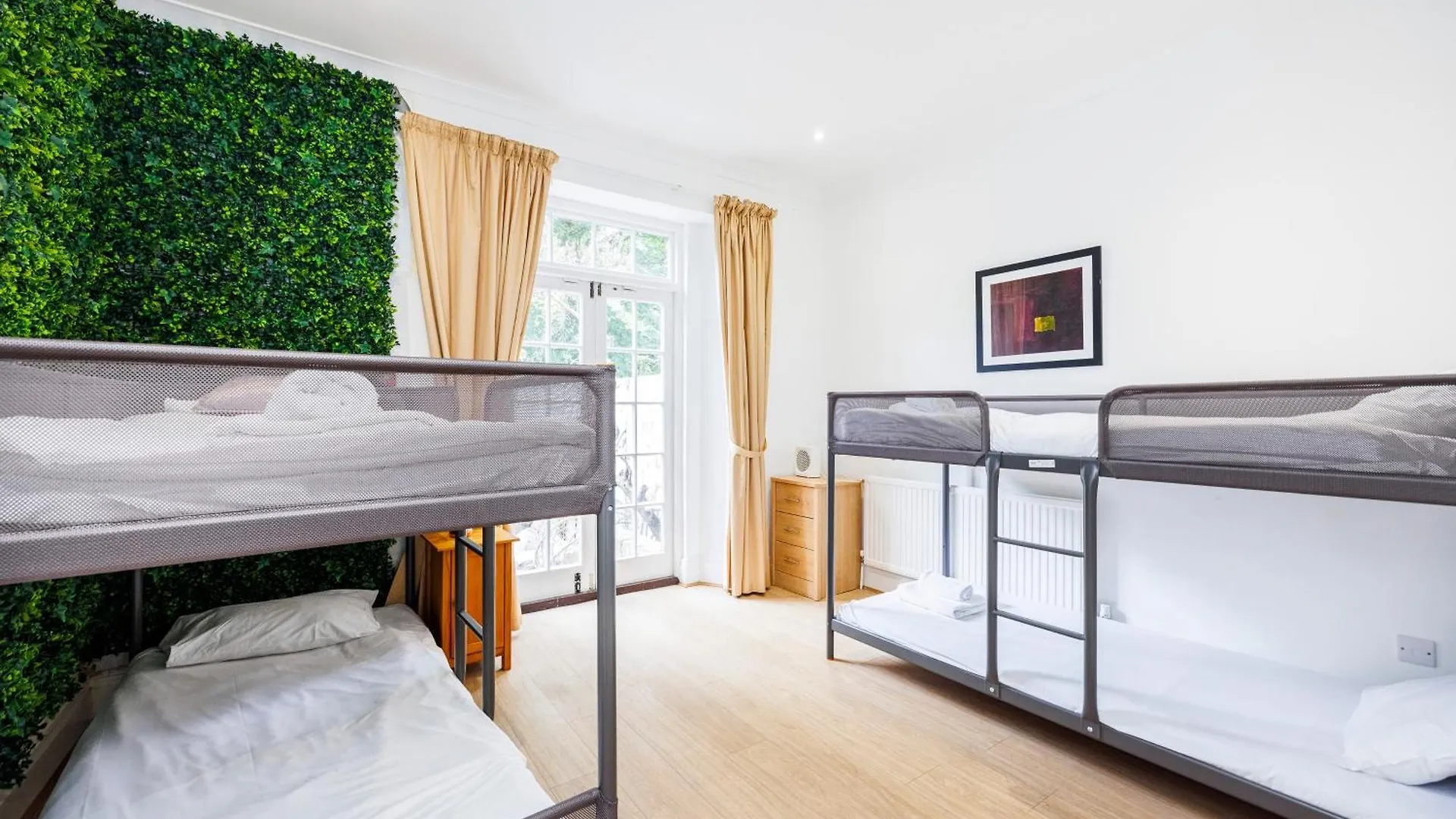 Mansion House With Spacious Apartments Close To Excel London And Canarywharf