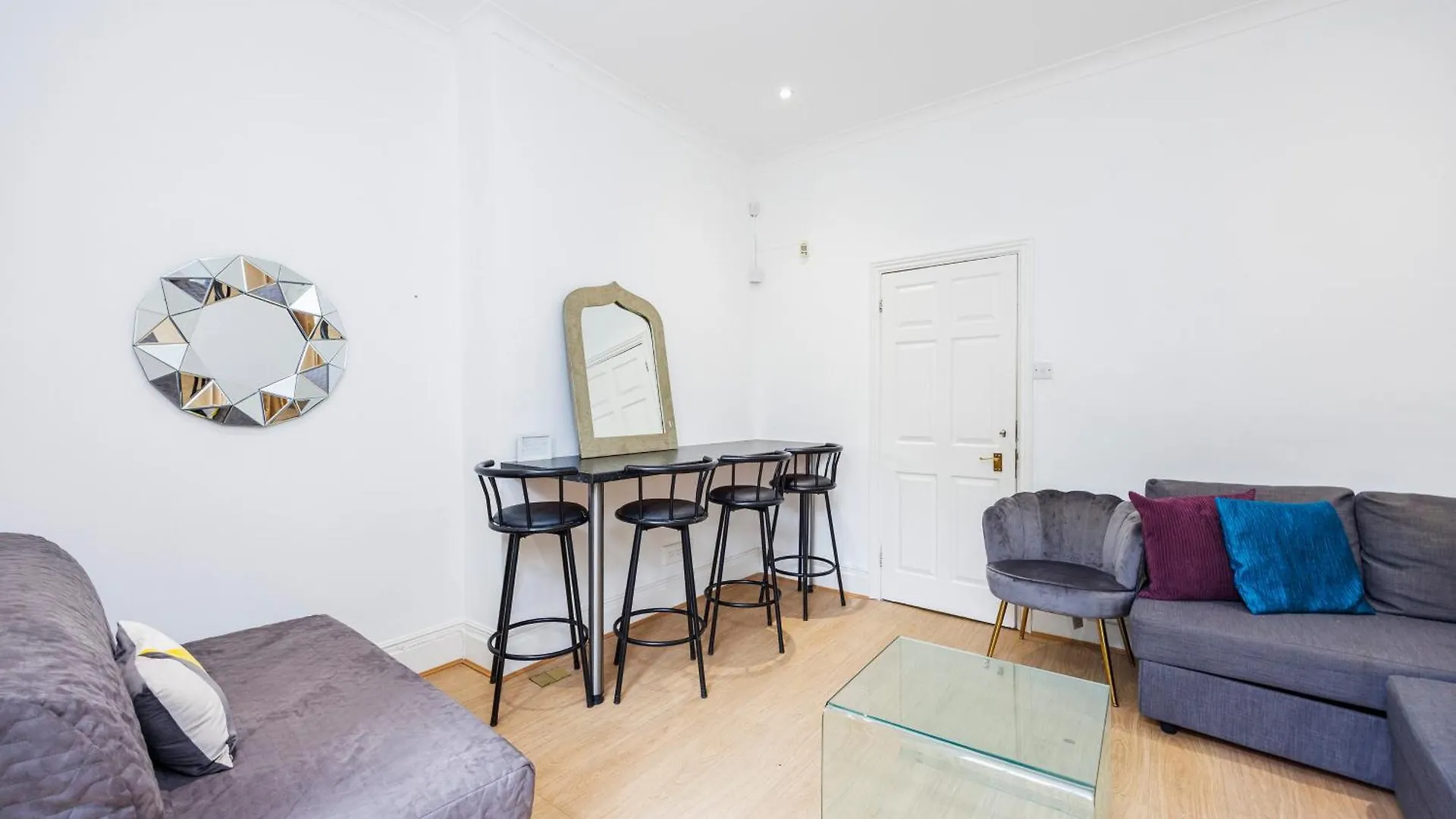 Mansion House With Spacious Apartments Close To Excel London And Canarywharf