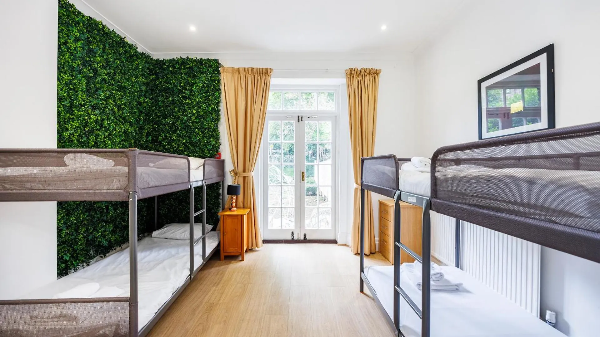 Mansion House With Spacious Apartments Close To Excel London And Canarywharf