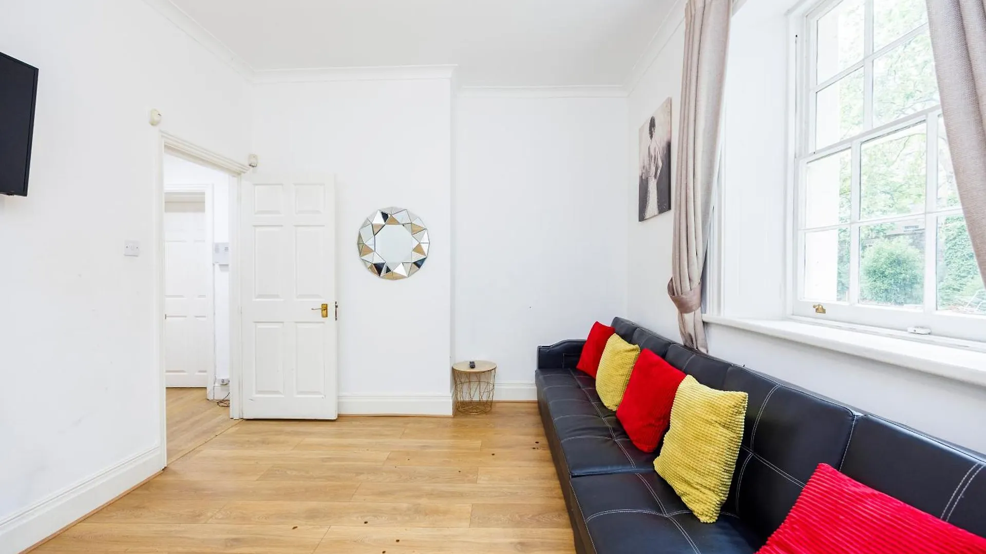 Mansion House With Spacious Apartments Close To Excel London And Canarywharf