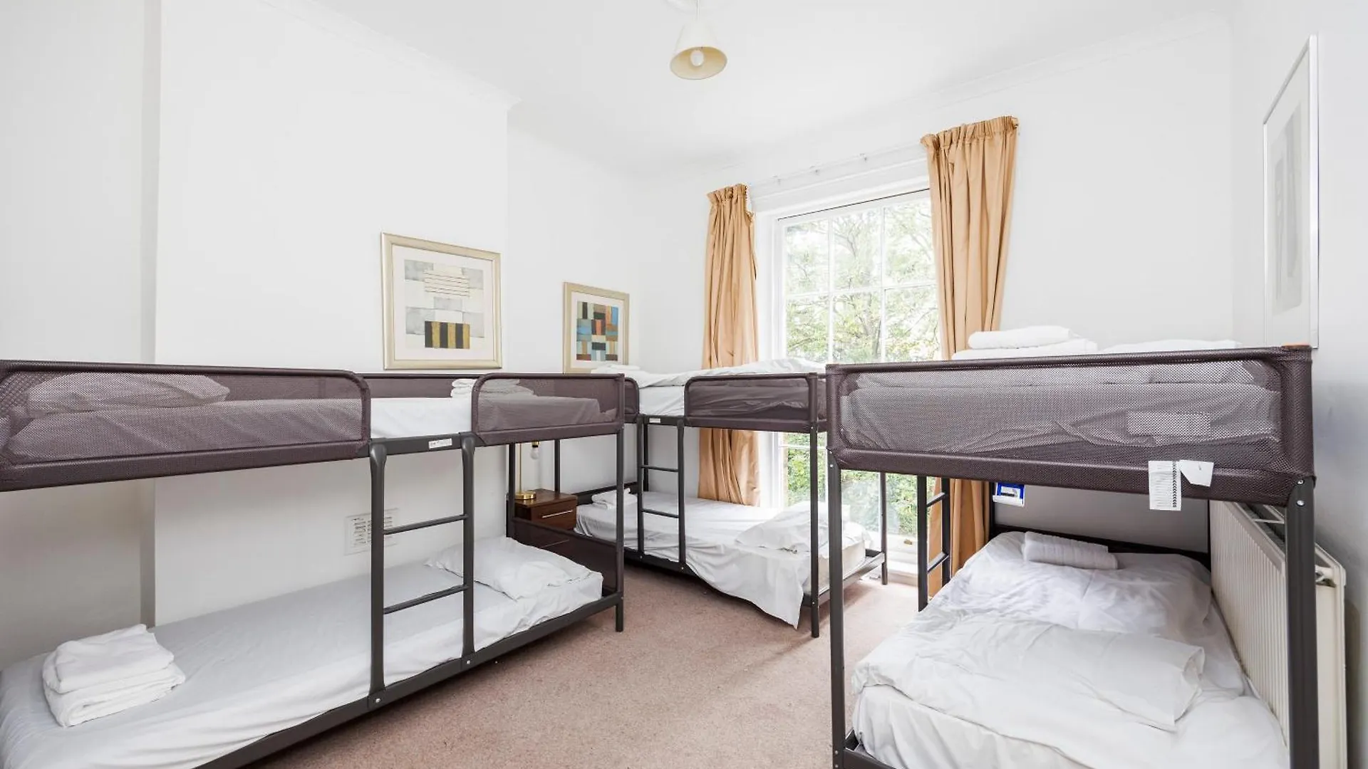 Mansion House With Spacious Apartments Close To Excel London And Canarywharf